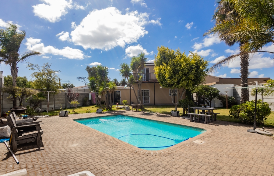 5 Bedroom Property for Sale in Ruyterwacht Western Cape